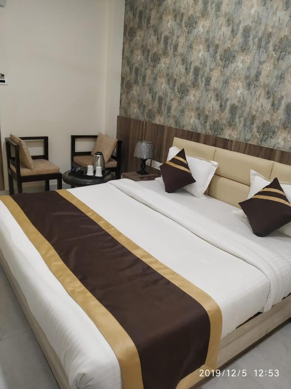 Shri Sai Hotel Azamgarh Bagian luar foto