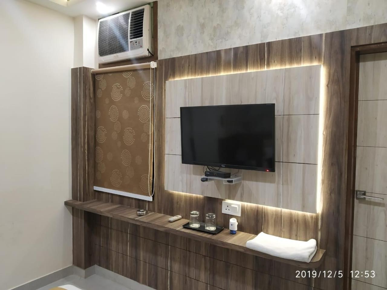 Shri Sai Hotel Azamgarh Bagian luar foto