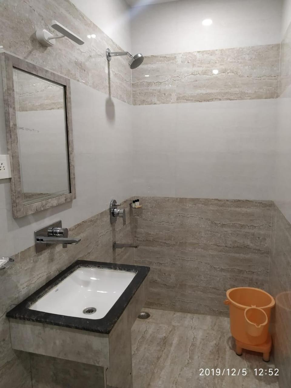 Shri Sai Hotel Azamgarh Bagian luar foto