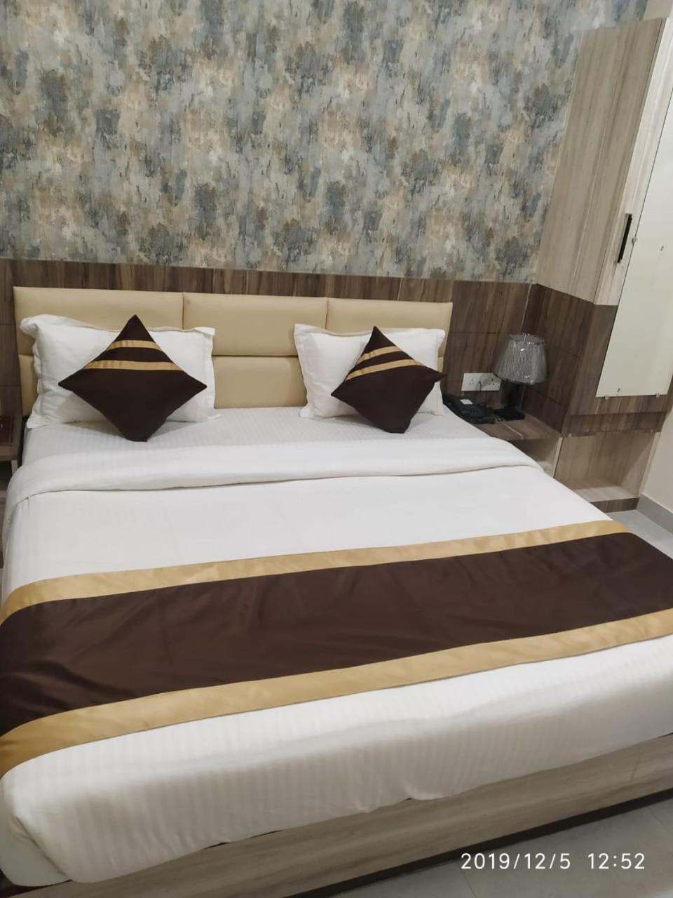 Shri Sai Hotel Azamgarh Bagian luar foto